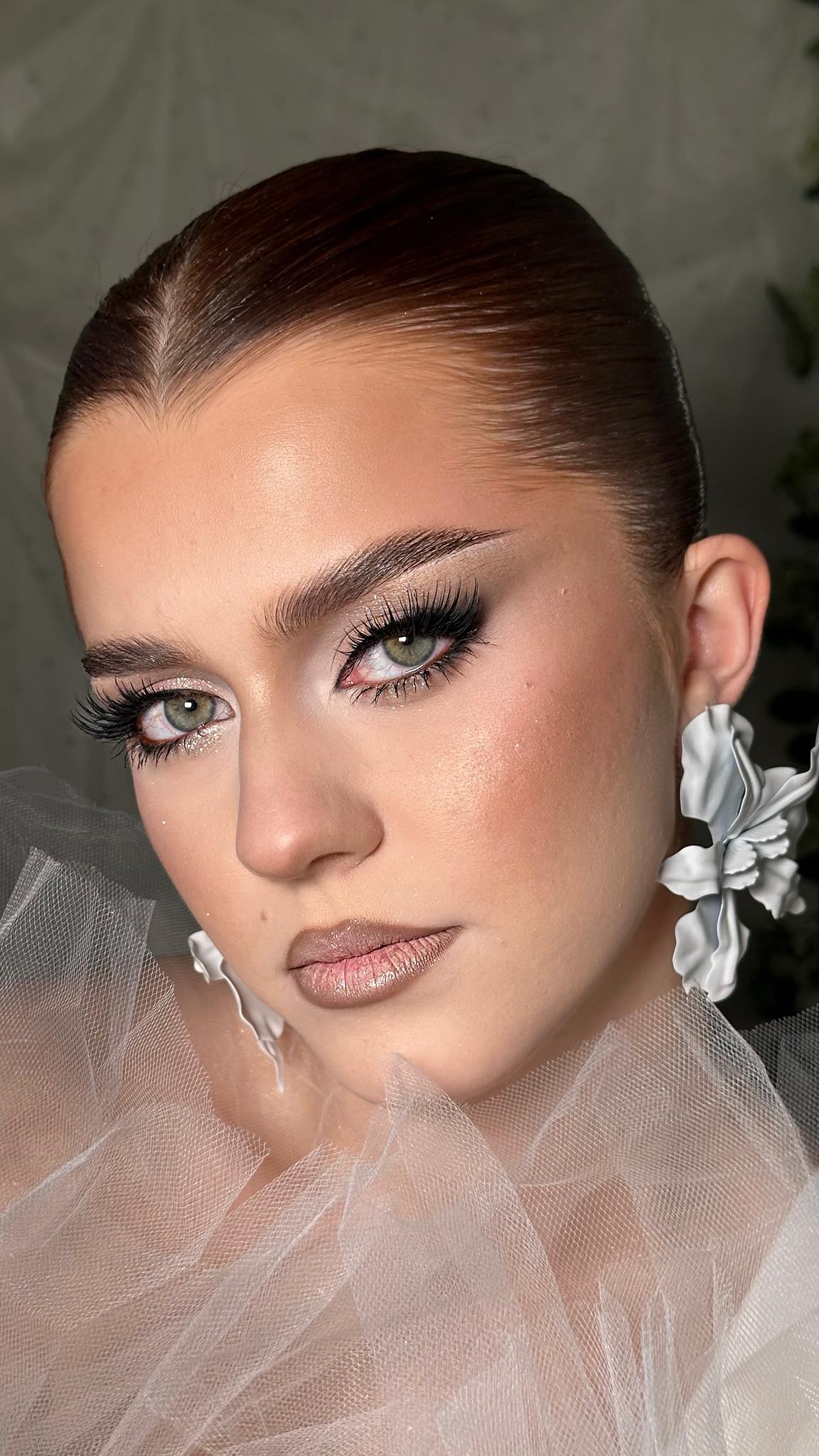 Cum alegi machiajul potrivit pentru tenul tău – recomandări de la un make-up artist din Timișoara